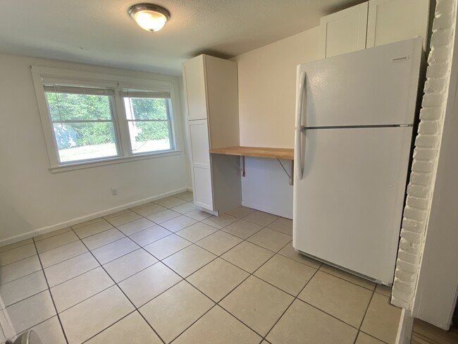 Kitchen - 1311 Cynthia Dr