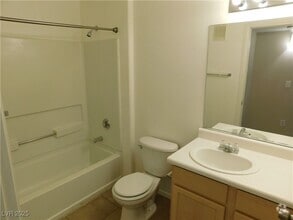 Building Photo - 950 Seven Hills Dr