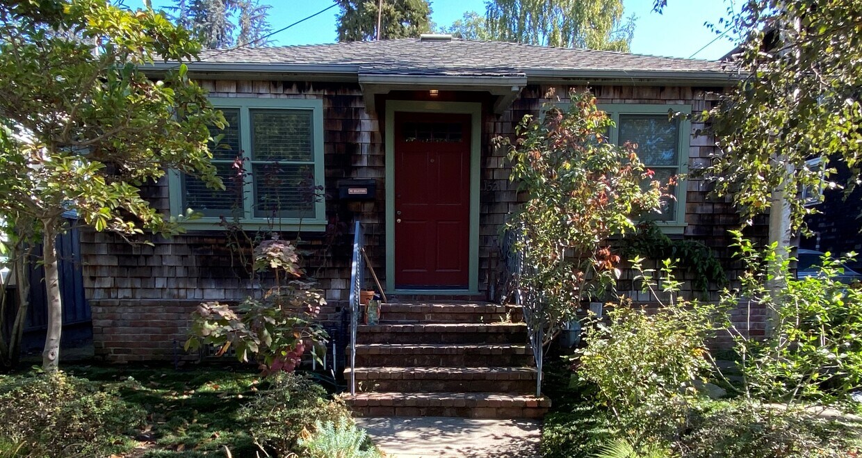 Primary Photo - 1521 Milvia St