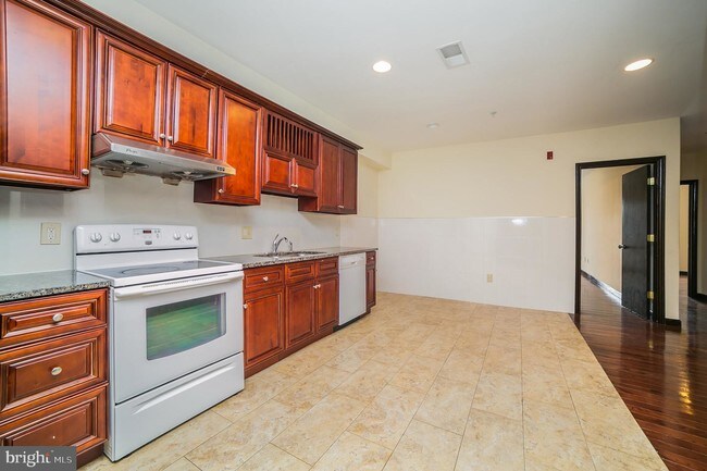 Building Photo - 211 N Camac St