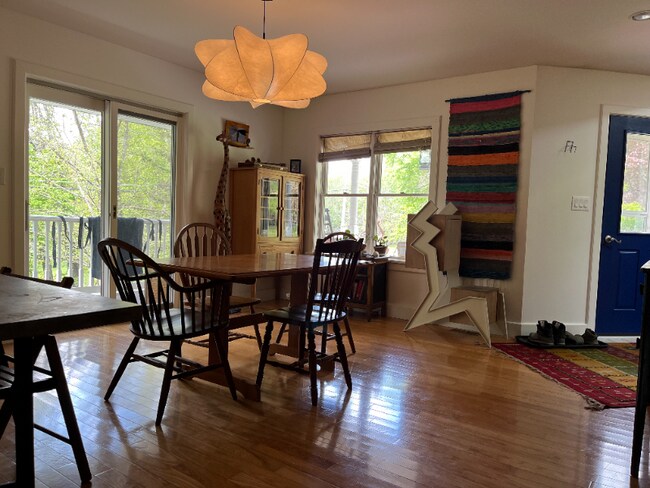 Foto del edificio - 410 Kripplebush Rd