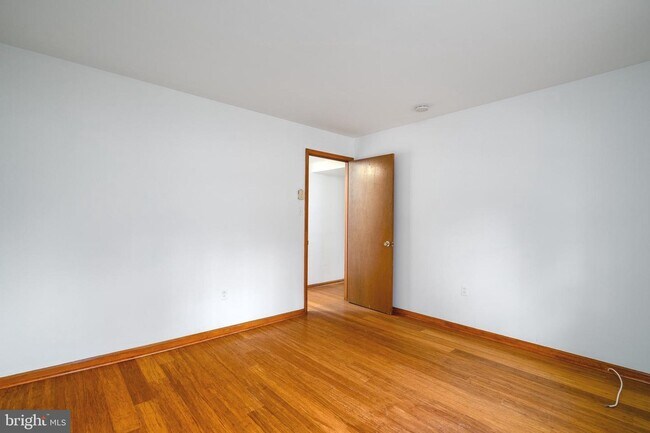Building Photo - 319 N Lawrence St