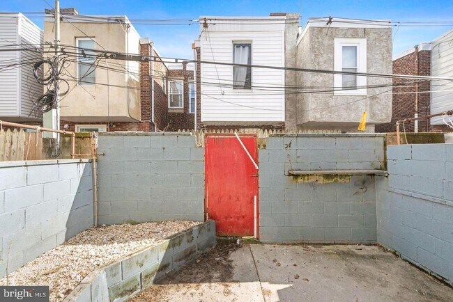 Building Photo - 2031 S Beechwood St
