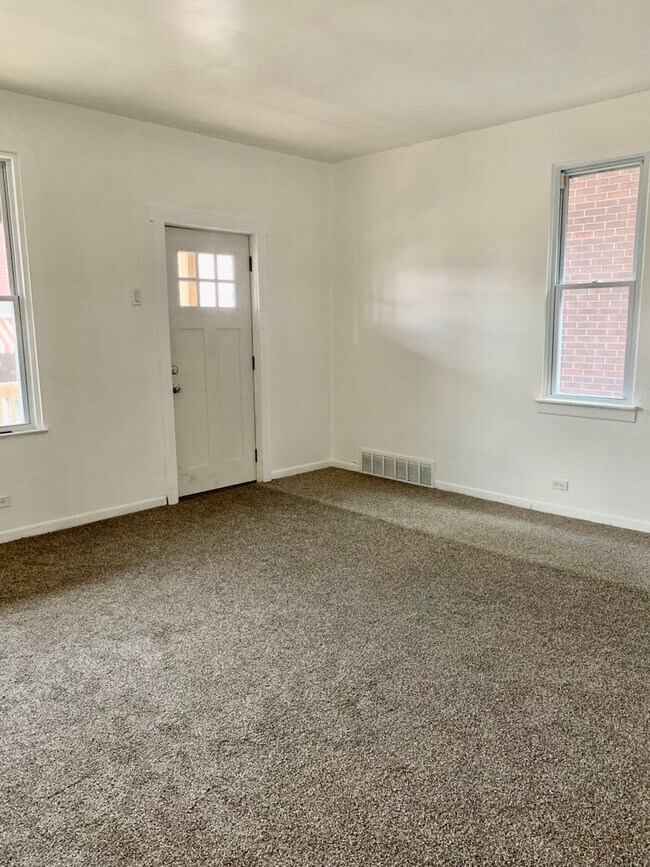 Building Photo - Remodeled 2 Bedroom, 1 Bathroom House