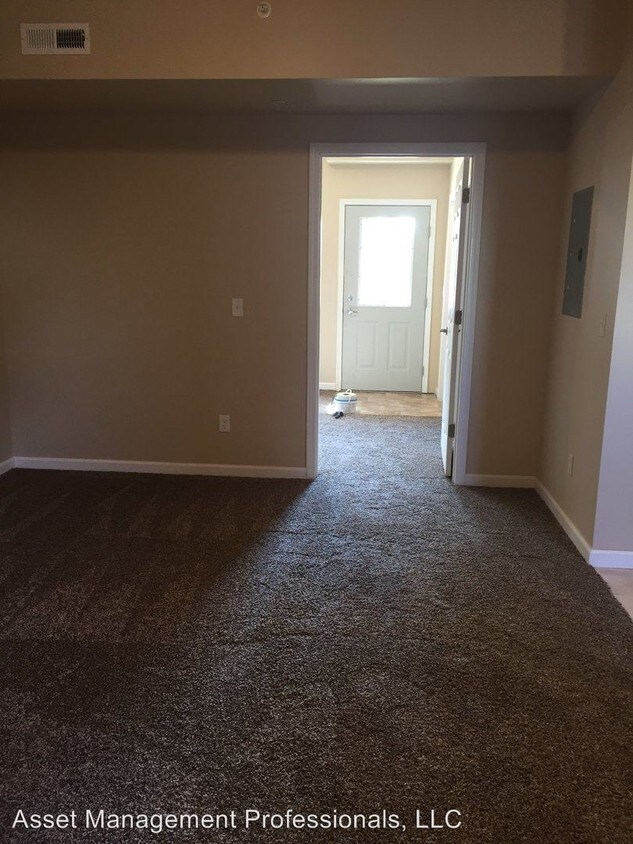 Primary Photo - 143 Calhoun Ln