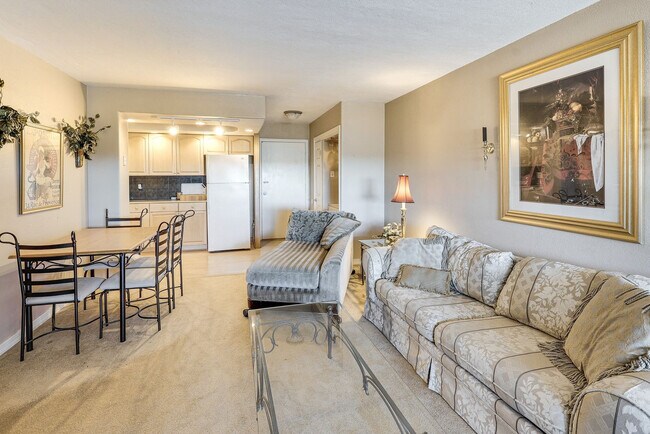 Foto del edificio - 740 Weston Rd