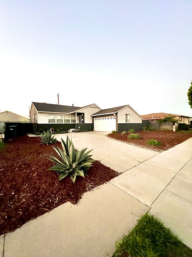 Foto principal - 735 E 157th St
