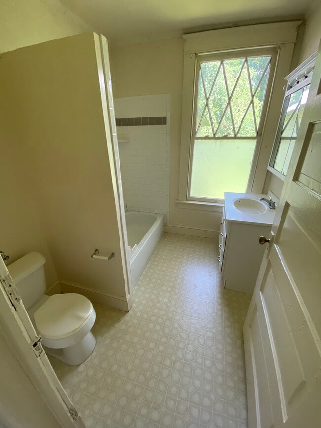 Building Photo - 148 Milledge Ter