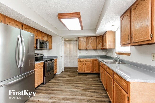 Building Photo - 7262 Woodmill Ct