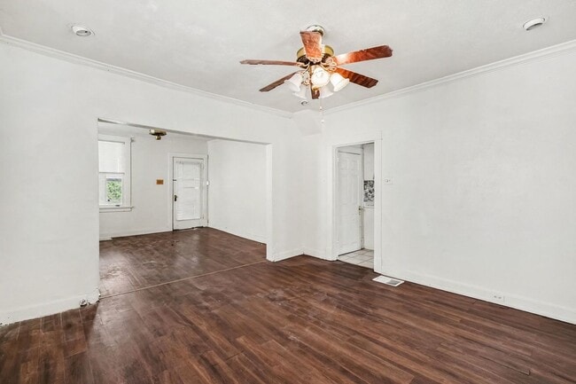 Building Photo - 2038 McLaran Ave