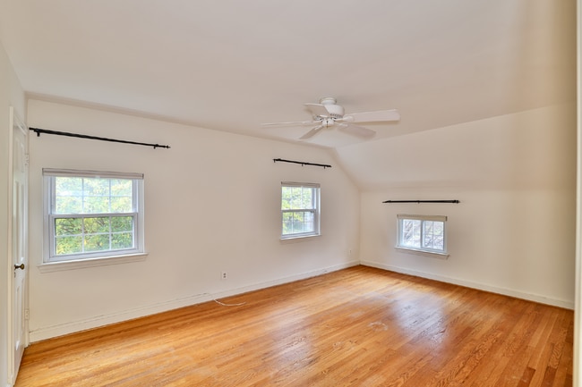 Building Photo - Spacious, Accessible Downtown Silver Spring Townhome!!.... Renovated Kitchen, Finished Basement, ...