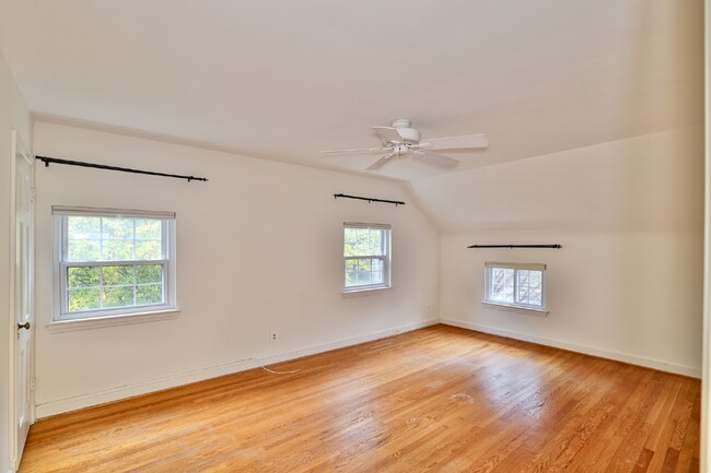 Foto del edificio - Spacious, Accessible Downtown Silver Spring Townhome!!.... Renovated Kitchen, Finished Basement, ...