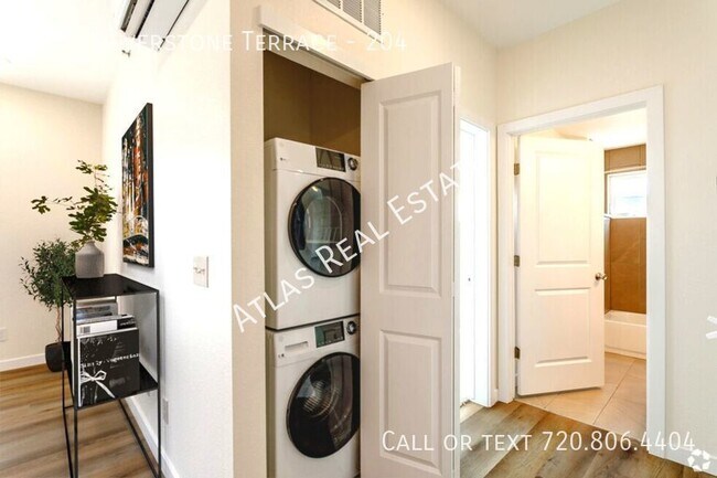 Building Photo - 2 Bedroom 2 Bathroom Condo Minuets From Ga...