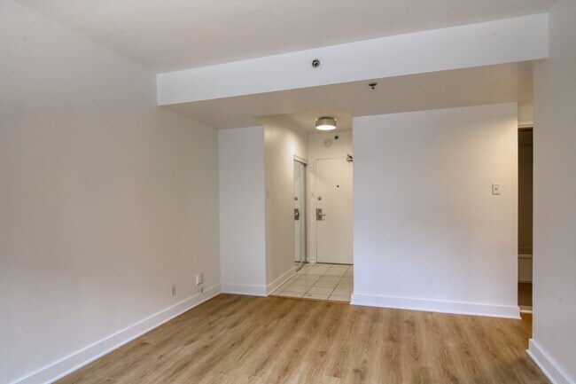 Building Photo - 3455 Rue Aylmer