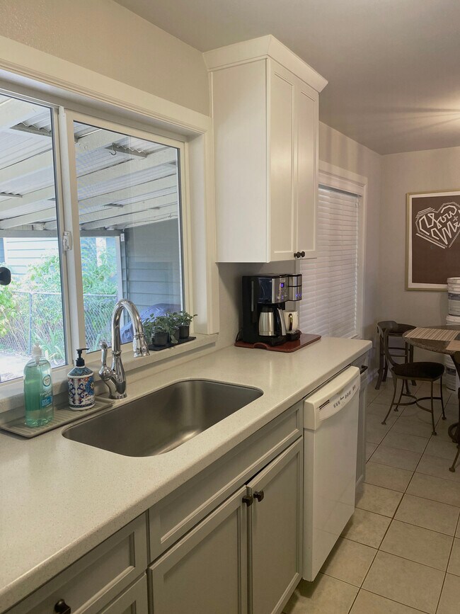 680 E Berkeley St, Gladstone, OR 97027 House Rental in Gladstone, OR