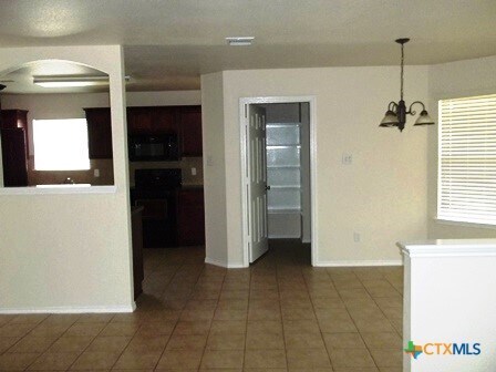 Building Photo - 6205 Charlotte Ln