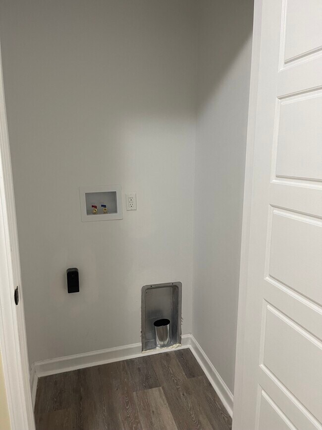 Foto del edificio - 633 Colonette Dr