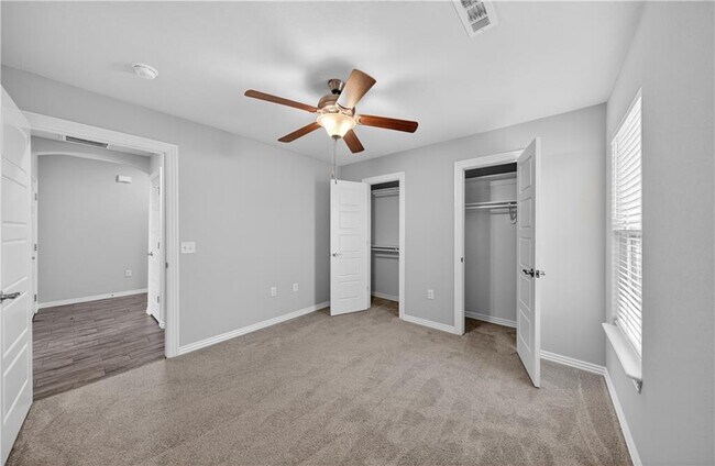 Building Photo - 4559 W Barhem Dr