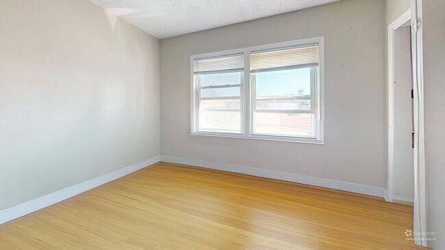 Foto del edificio - 280 McGrath Hwy