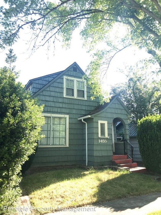 5 br, 3 bath House 1455 NW Harrison Blvd. House Rental in Corvallis