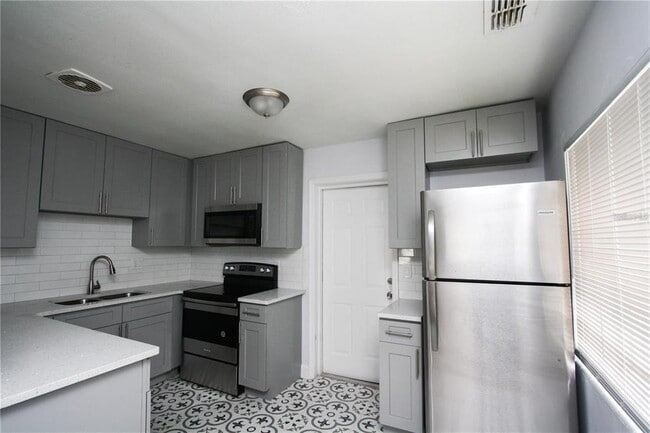 Building Photo - 1039 Woodland Ave