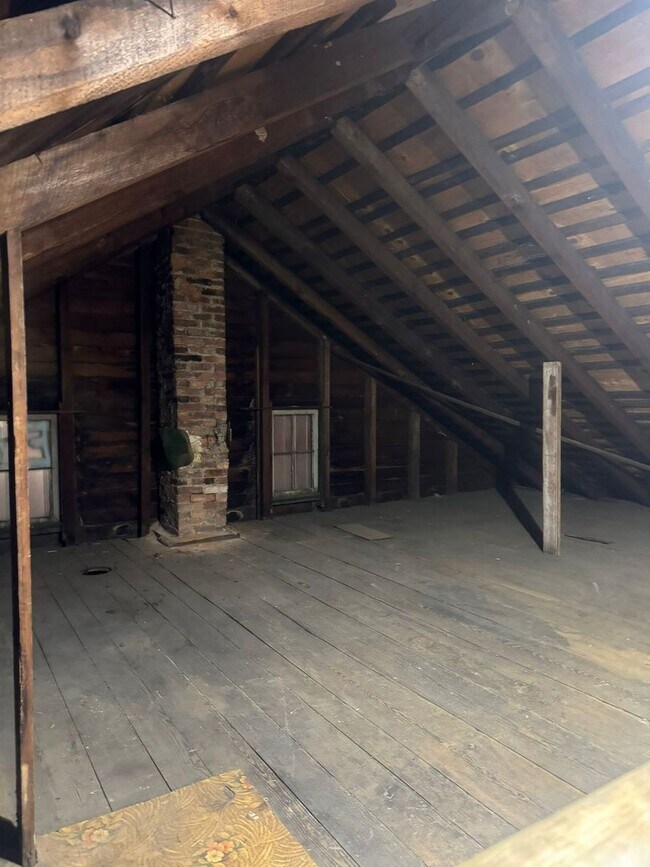 Foto del edificio - 4 Bedroom 2 Bath House, Yard-Halifax