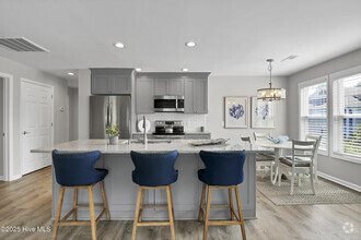 Building Photo - 3350 Club Villas Dr