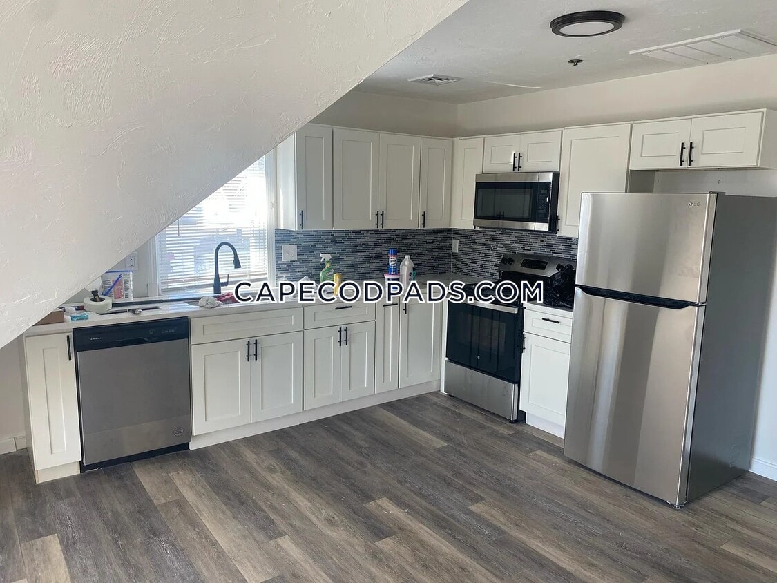 4 Union Ave Unit 8, Wareham, MA 02558 Room for Rent in Wareham, MA