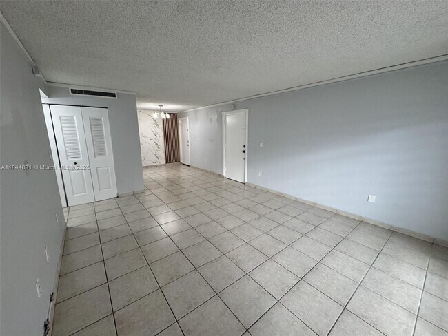 Foto del edificio - 7101 Miami Lakes Dr