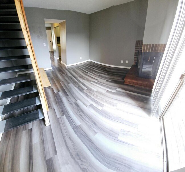 Foto del edificio - 647 Villa Rd