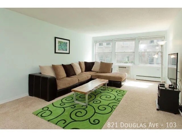 Foto del edificio - 821 Douglas Ave