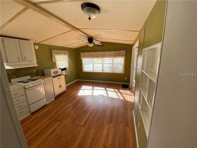 Building Photo - 59 Fairview Dr S