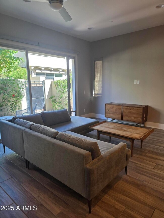 Building Photo - 7464 E Paraiso Dr