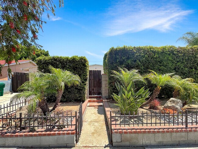 Foto del edificio - Beautiful 4BD/3BA House in Clairemont W/ A...