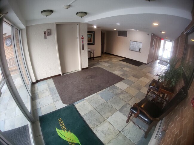 Foto del edificio - 2201 S Stewart Ave