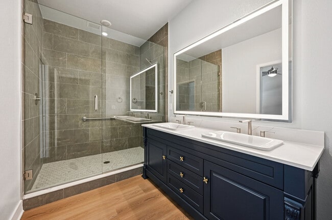 Building Photo - The Vivien