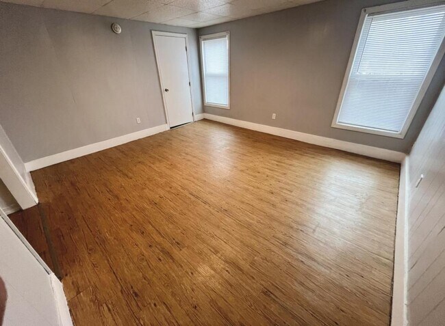 Building Photo - 181 Lincoln St. Apt. 4