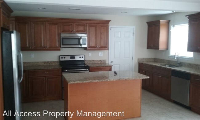 Building Photo - 4 br, 2.5 bath House - 23 Grand St