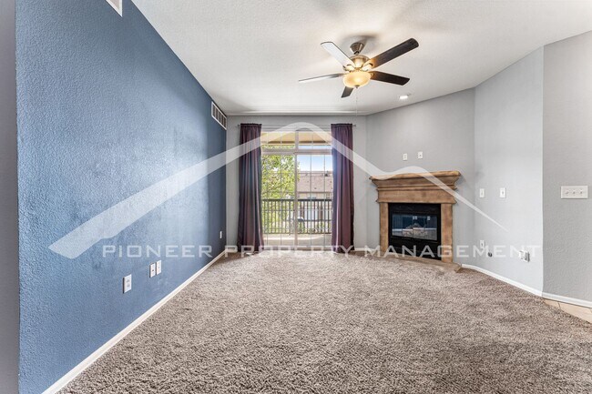 Foto del edificio - Spacious Condo with central AC and 2 Included Parking Spaces.