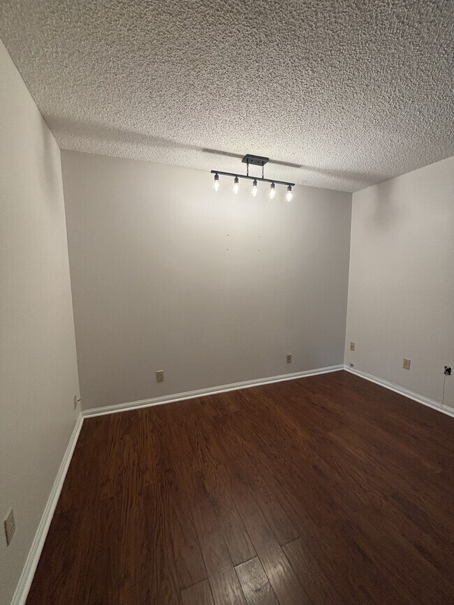 Building Photo - 315 Sidney Martin Rd