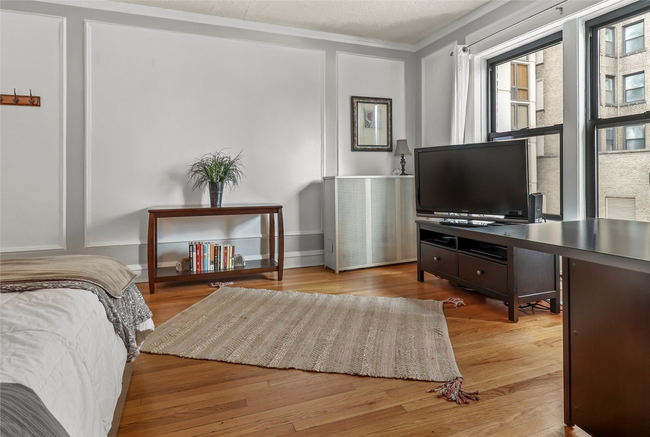 Foto del edificio - 2324 N Lincoln Park W