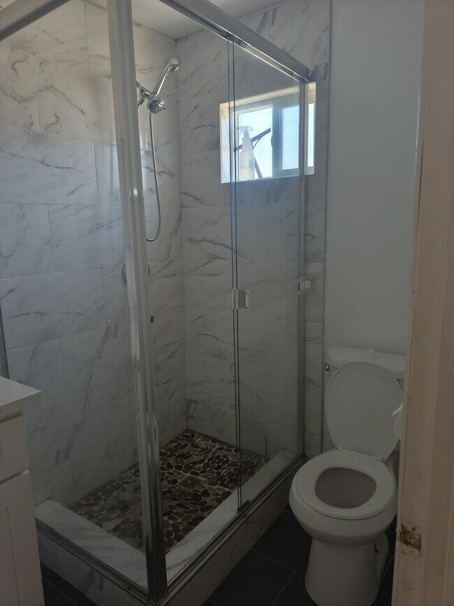 Building Photo - 2706 W 74th St