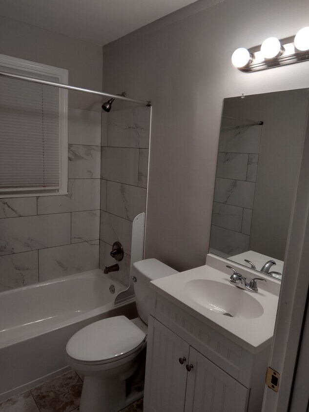 Foto del edificio - 1700 Edwards Ave