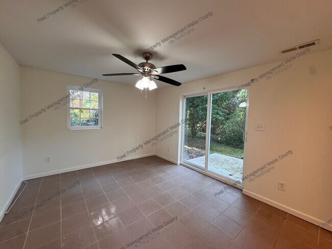 Building Photo - 612 Essington Pl
