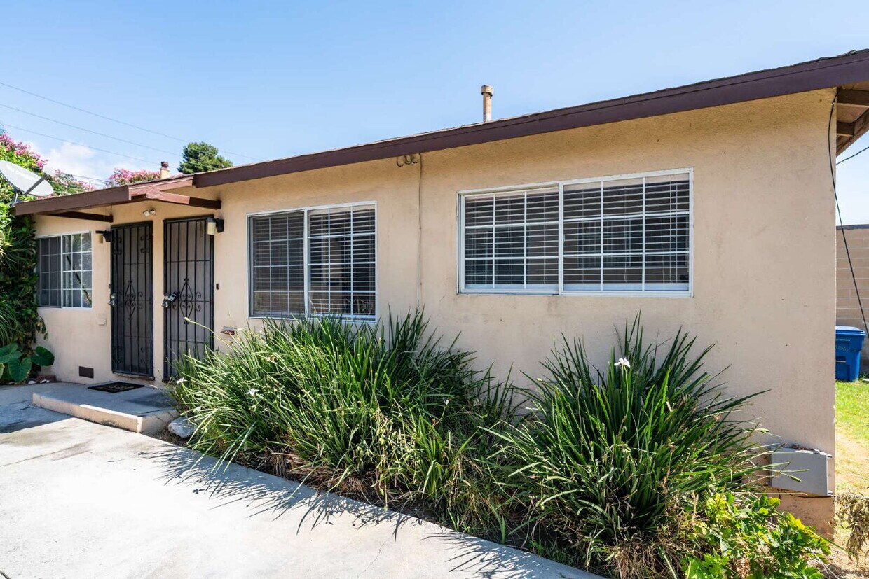 Primary Photo - Fully Renovated Gem!