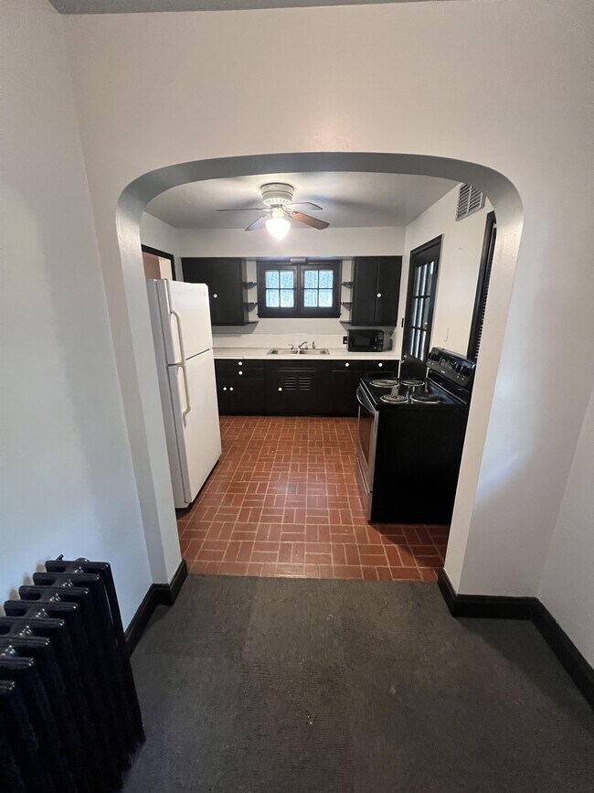 Building Photo - 440 Mistletoe Ave