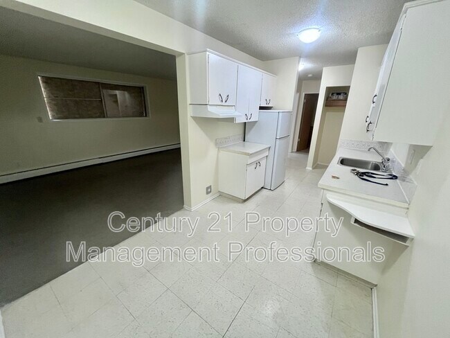 Building Photo - 10824 112 St NW