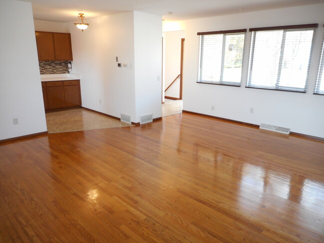Building Photo - 1615 Reetz Rd