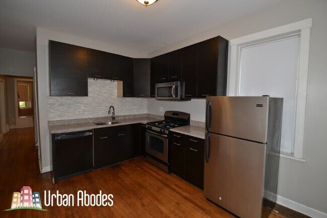 Foto del edificio - 4713 N Albany Ave