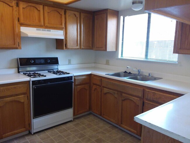 Foto del edificio - 2356-2356 Bushnell St